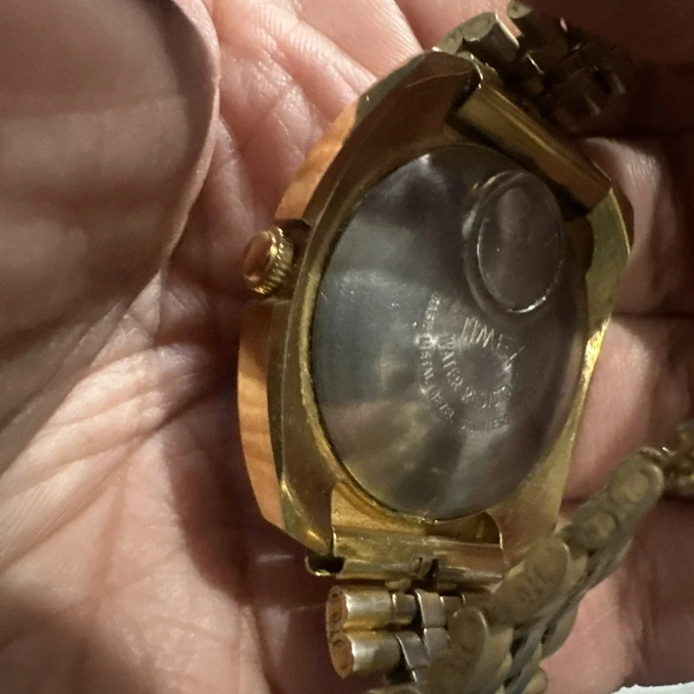 Works Vintage 1970's Timex Electric Mens Watch Quartz Gold Tone 38mm Cushion 7.5